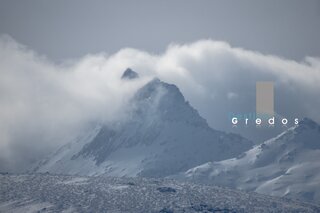 Pendiente rocosa bajo nieve en la Sierra de Gredos