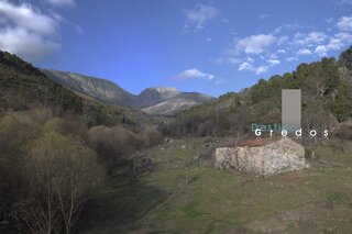 Camino entre montañas en la Sierra de Gredos