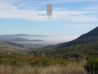 Valle envuelto en niebla en la Sierra de Gredos