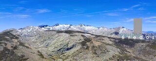 Picos rocosos bajo un cielo sereno en la Sierra de Gredos